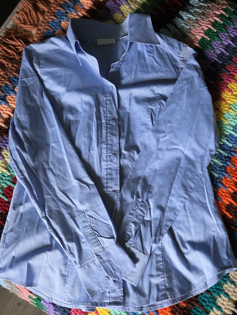 New York & Company Women's Long Sleeve Button-Down Dress Shirt. Size Med. NWOT.